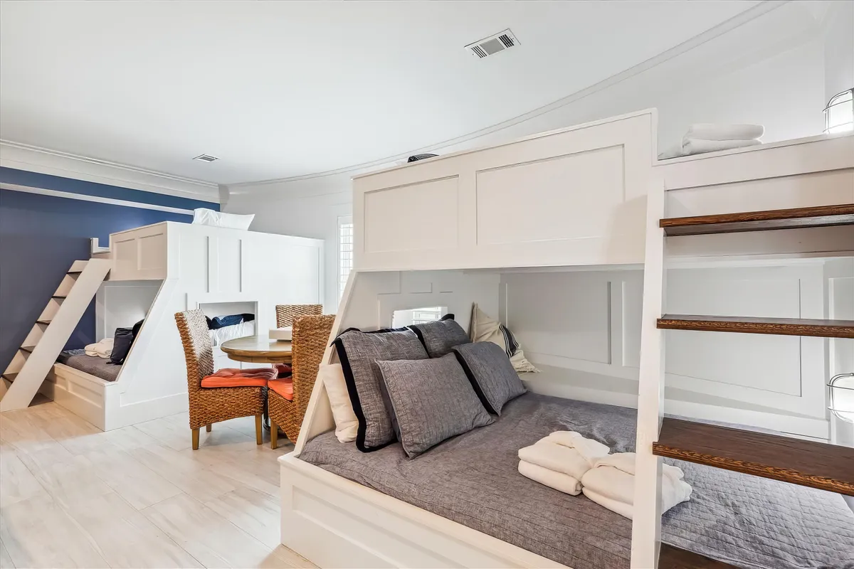 Bunk Bedroom image