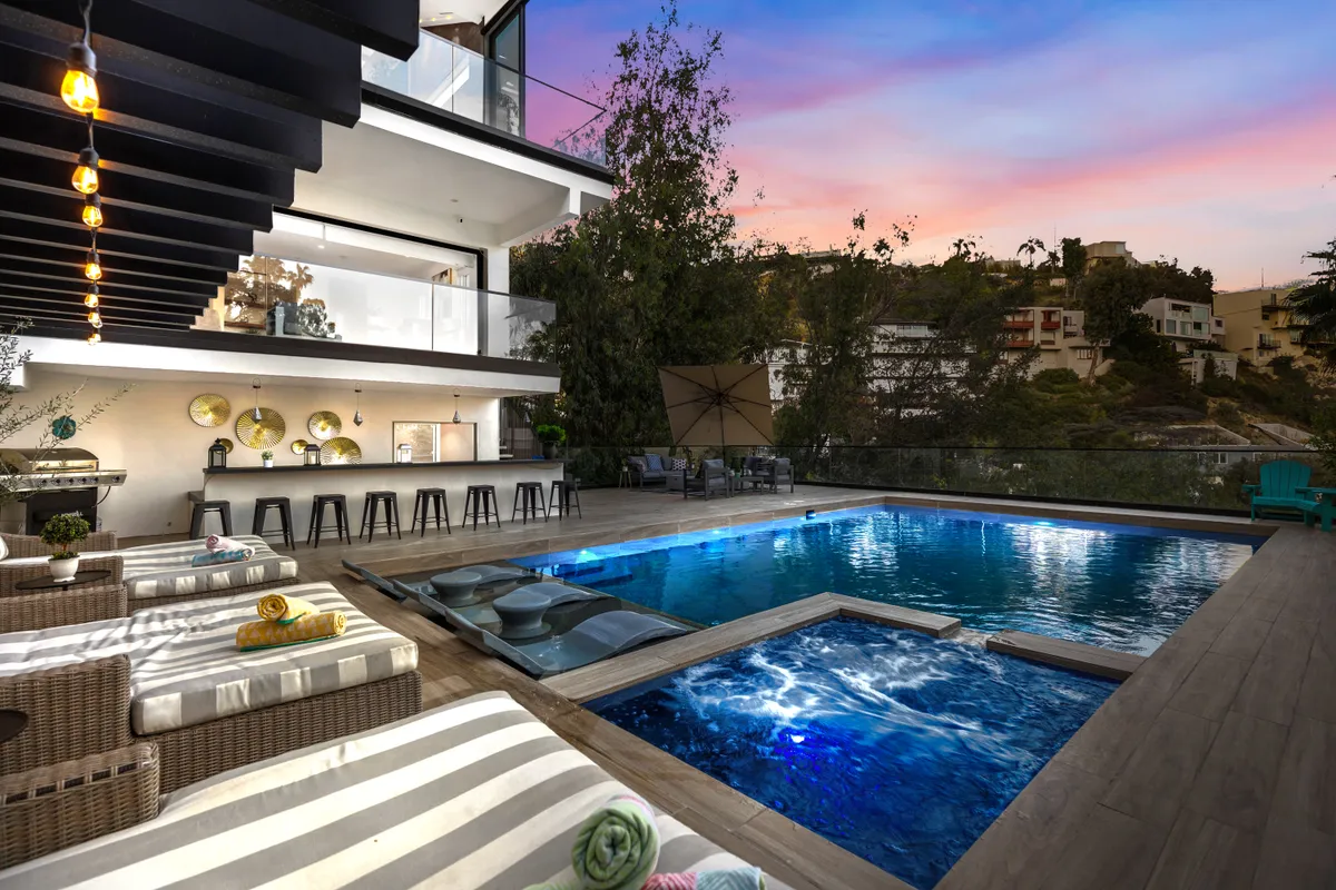 Franklin Modern - Hollywood Hills Estate with Theater, Pool, & Views