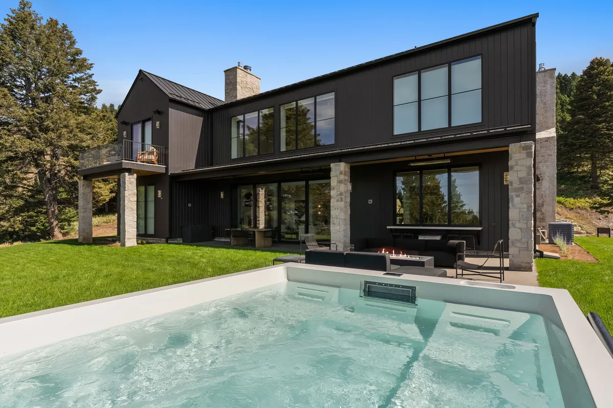 Wander Bozeman Lodge