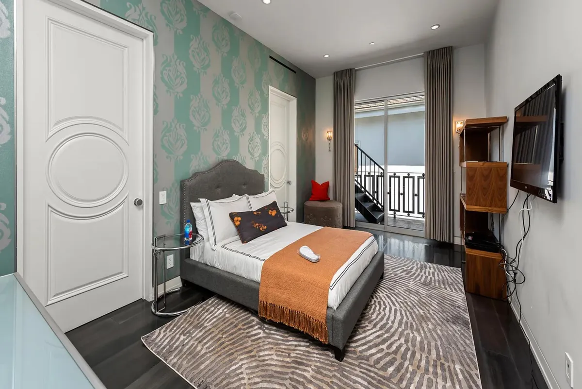 Bedroom 6 image