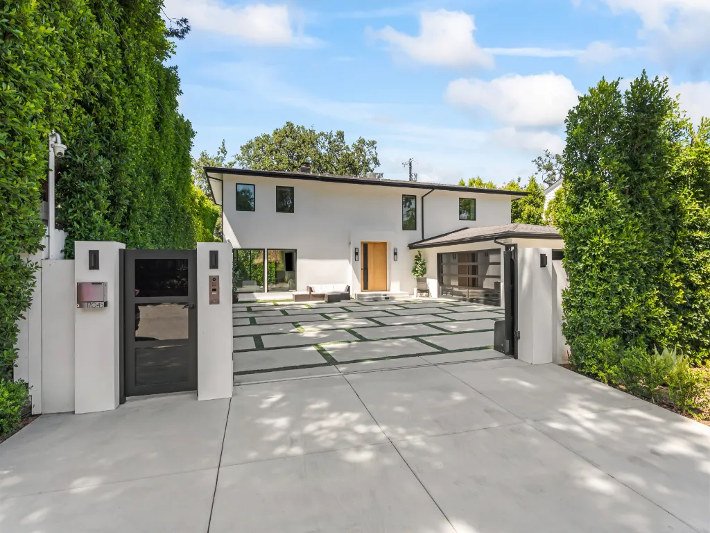 Casa Leona - Modern Masterpiece Behind Private Gates w/ Pool & Chef's Kitchen property photo 4