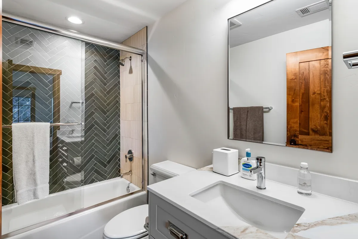 Wander Big Sky Cabin