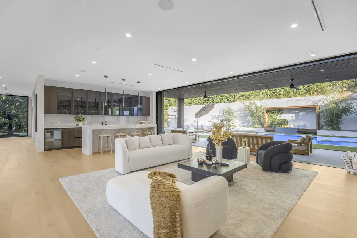 Property in Sherman Oaks, Los Angeles property photo 3