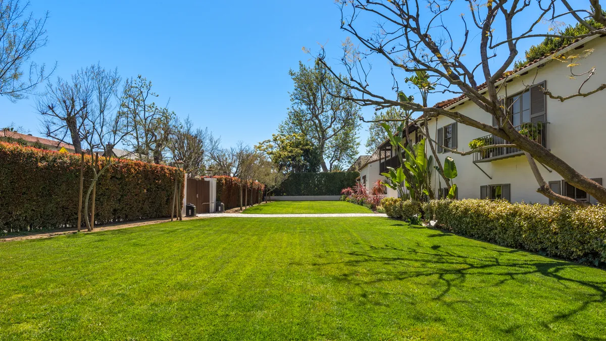 Wander Hollywood Hills Allure #36
