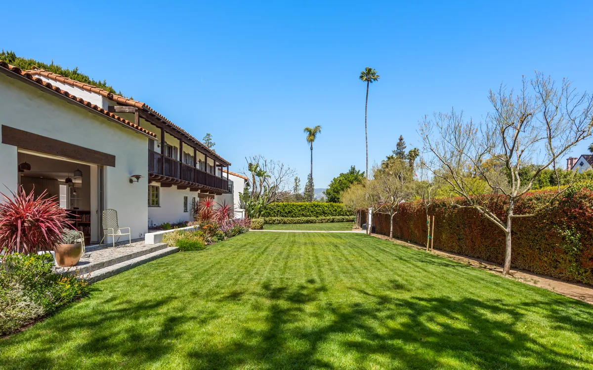 Wander Hollywood Hills Allure #54