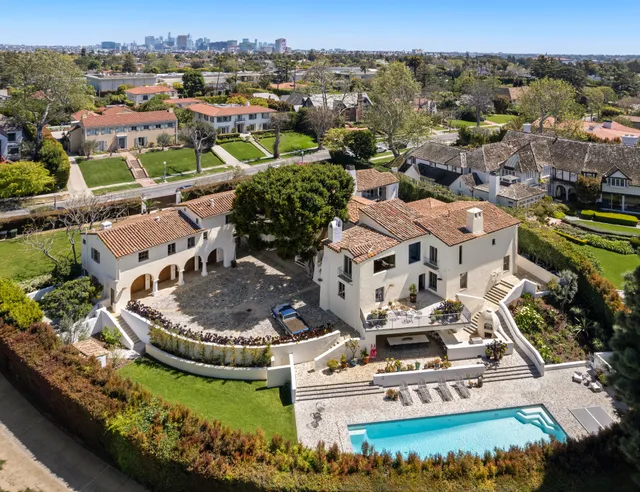 Wander Hollywood Hills Allure