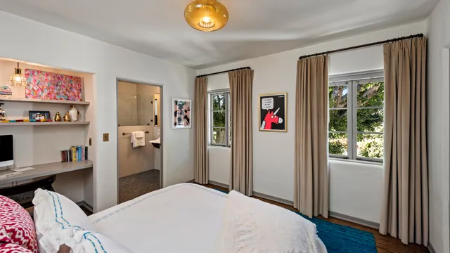 Bedroom 5 image 1