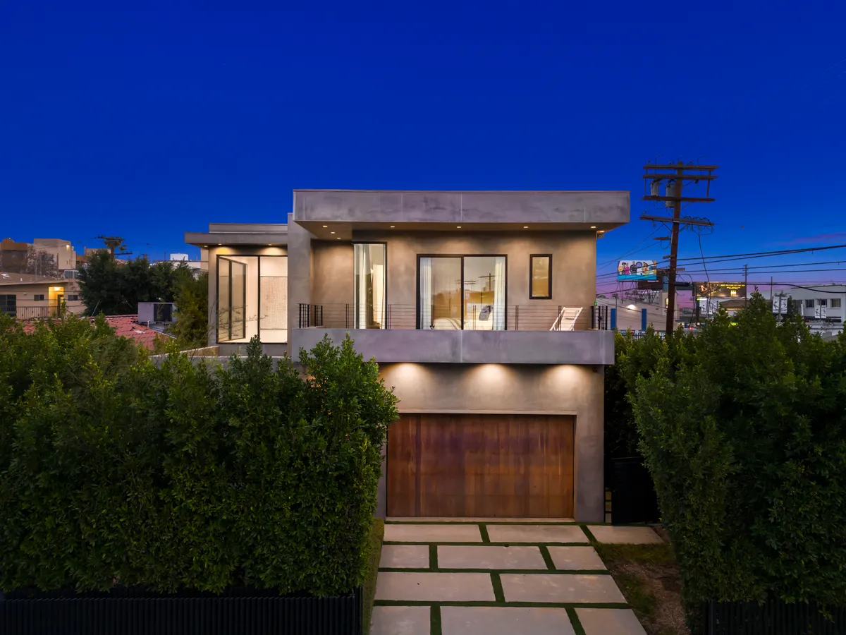Wander West Hollywood Manor #1