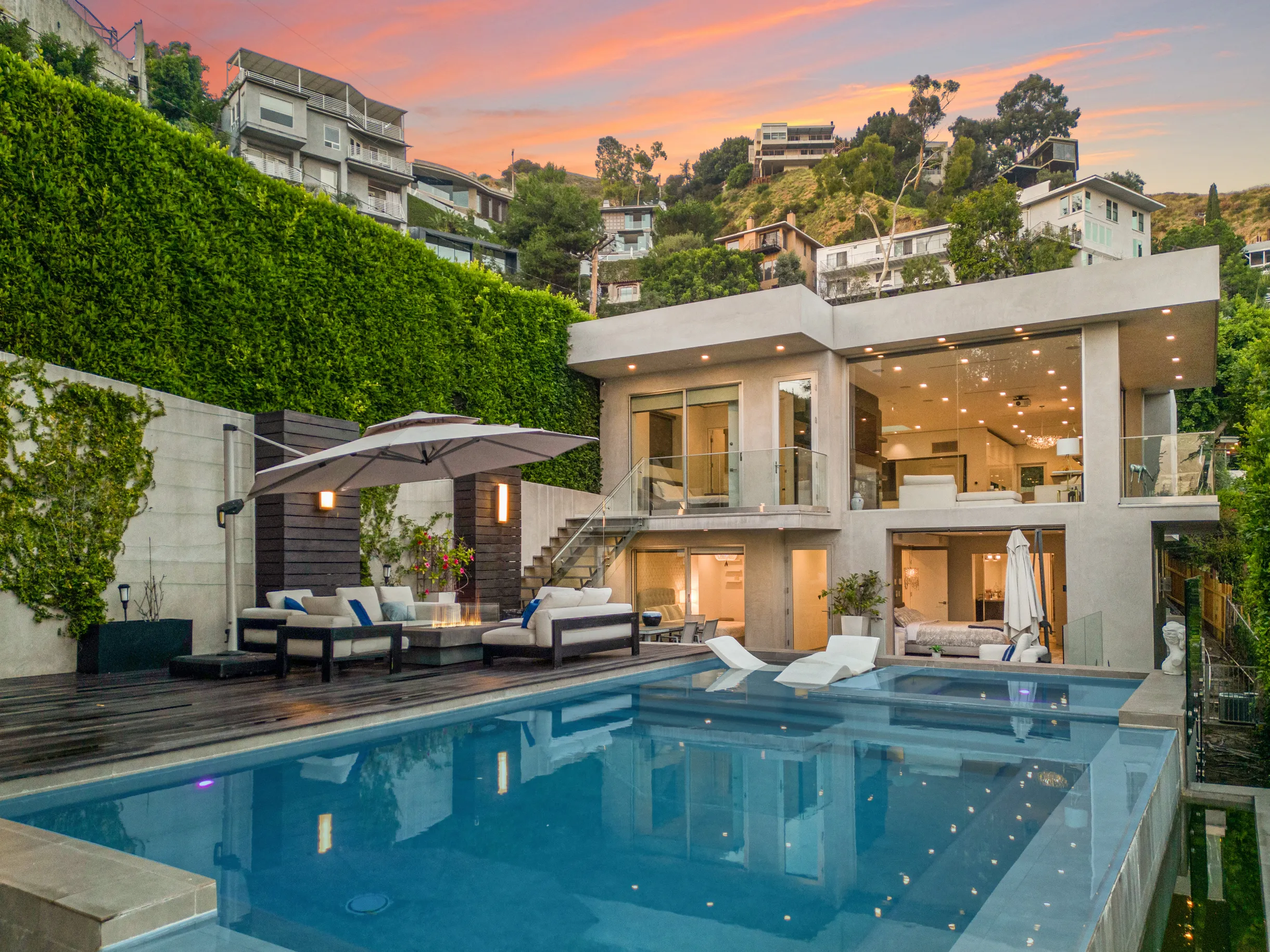 Wander Hollywood Hills Horizon