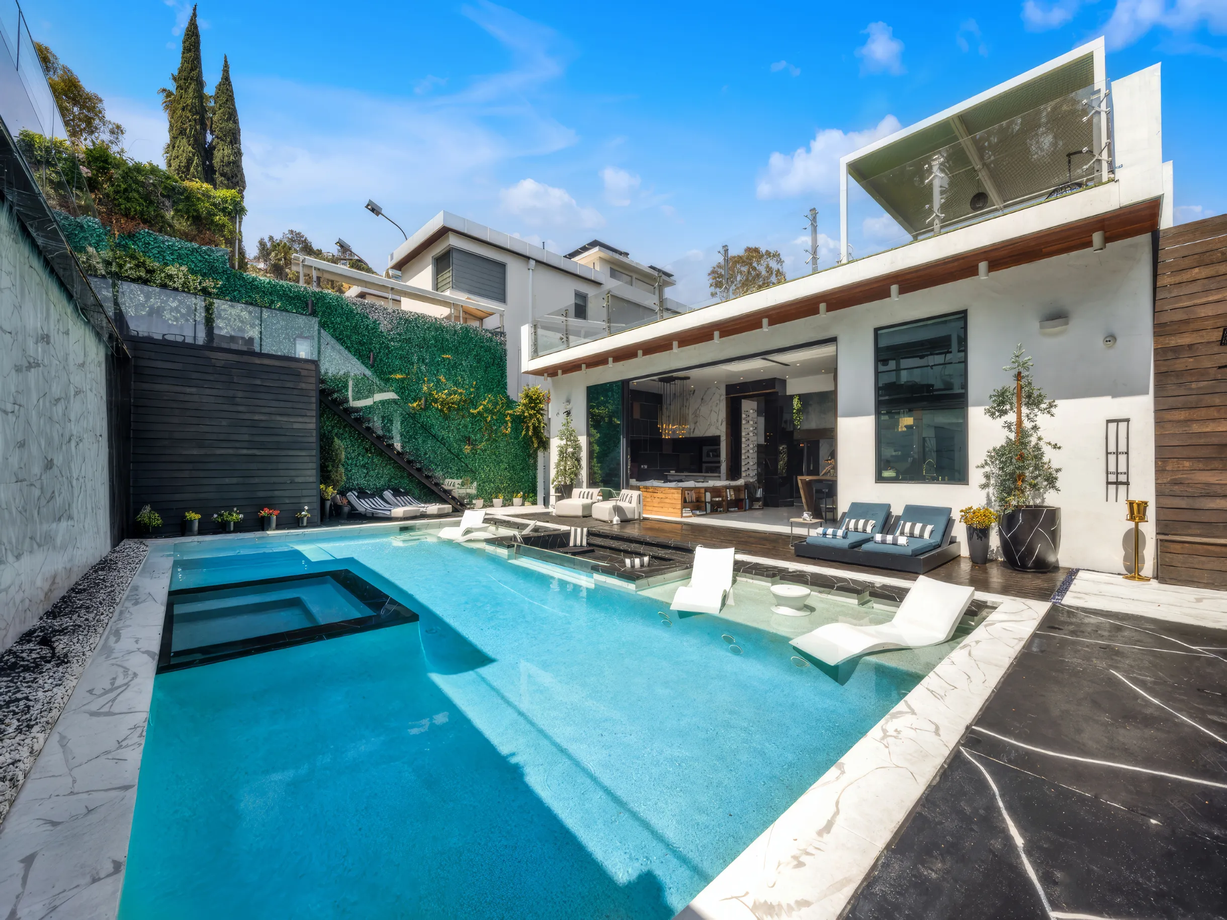 Wander Beverly Hills Sanctuary #40