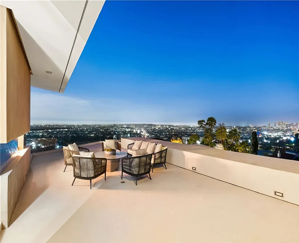 Wander Hollywood Hills Estate #58