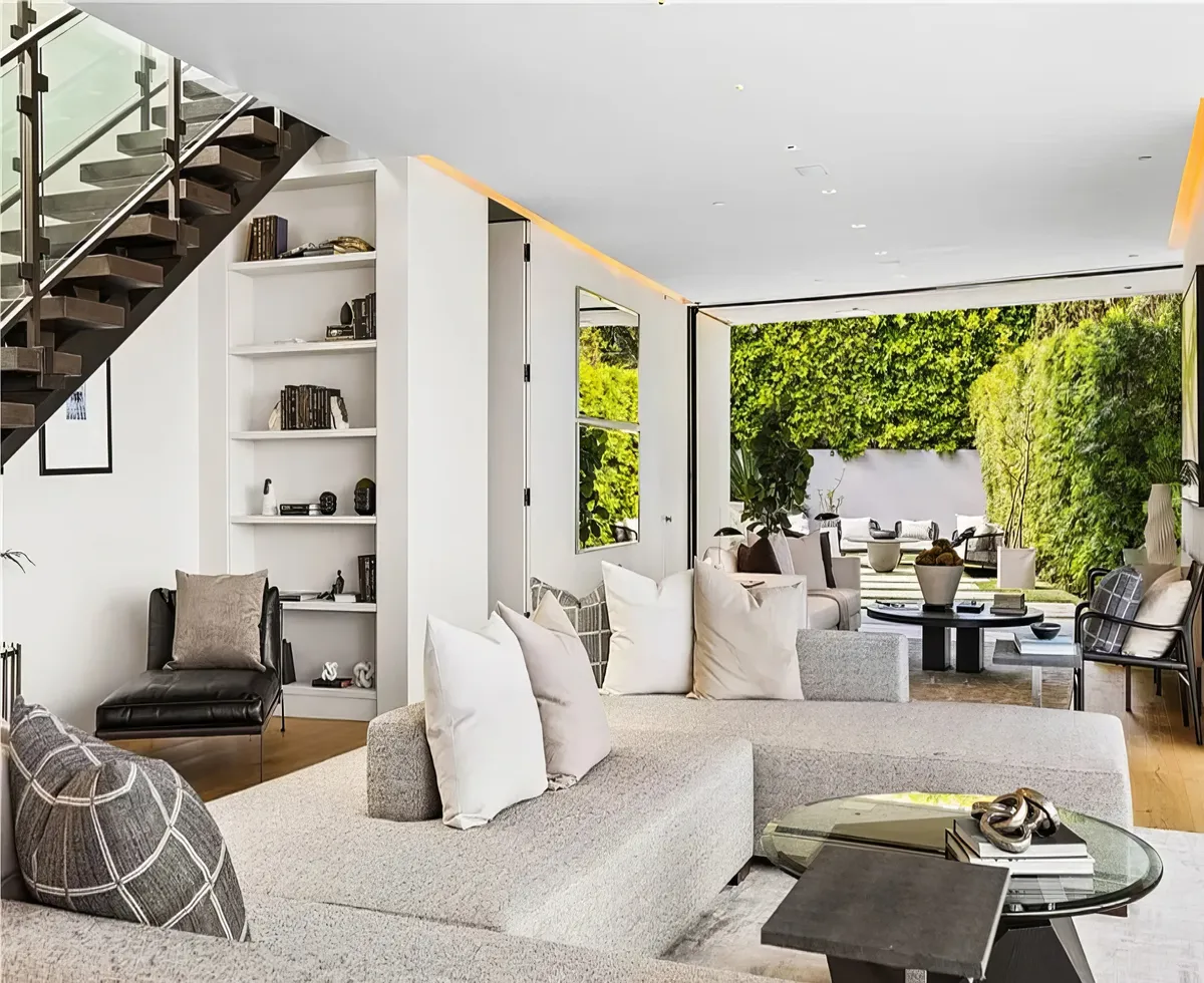 Wander Hollywood Hills Estate #57