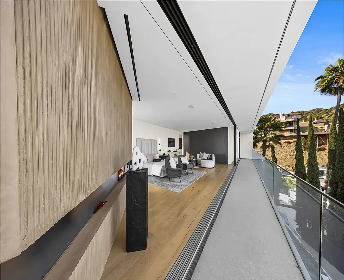 Wander Hollywood Hills Estate #51