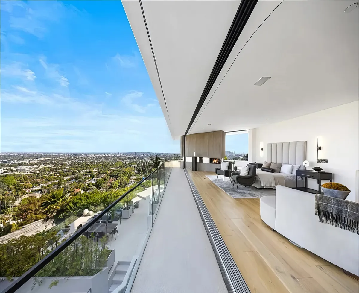 Wander Hollywood Hills Estate #48