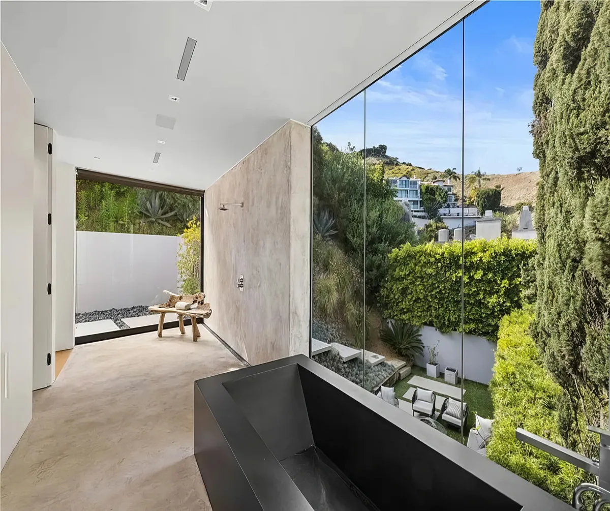 Wander Hollywood Hills Estate #25