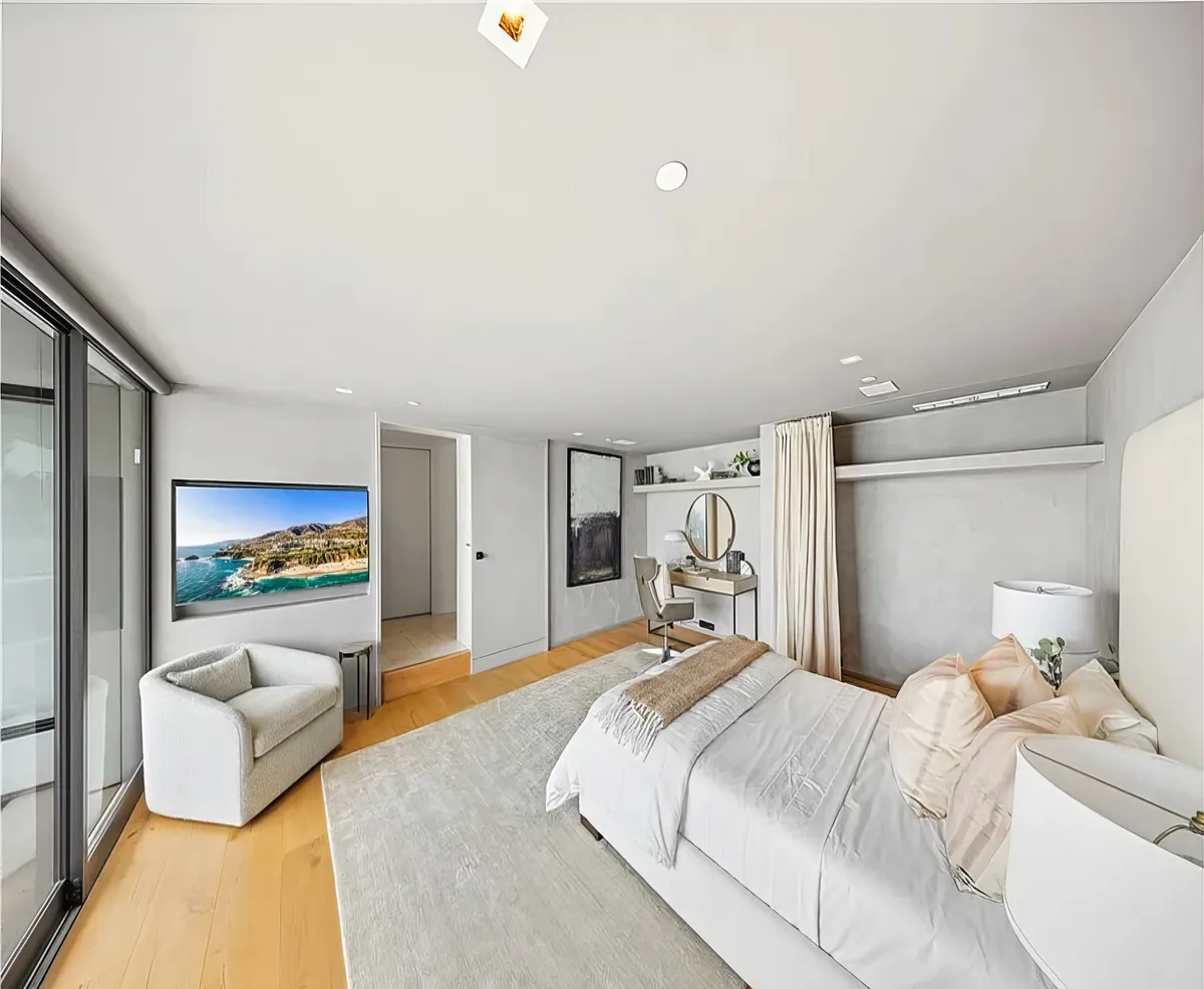 Wander Hollywood Hills Estate #29