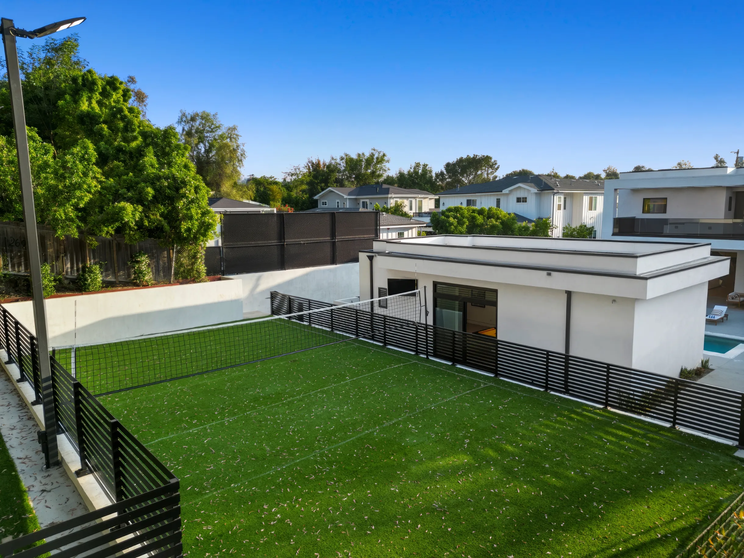 Wander Tarzana Modern #38