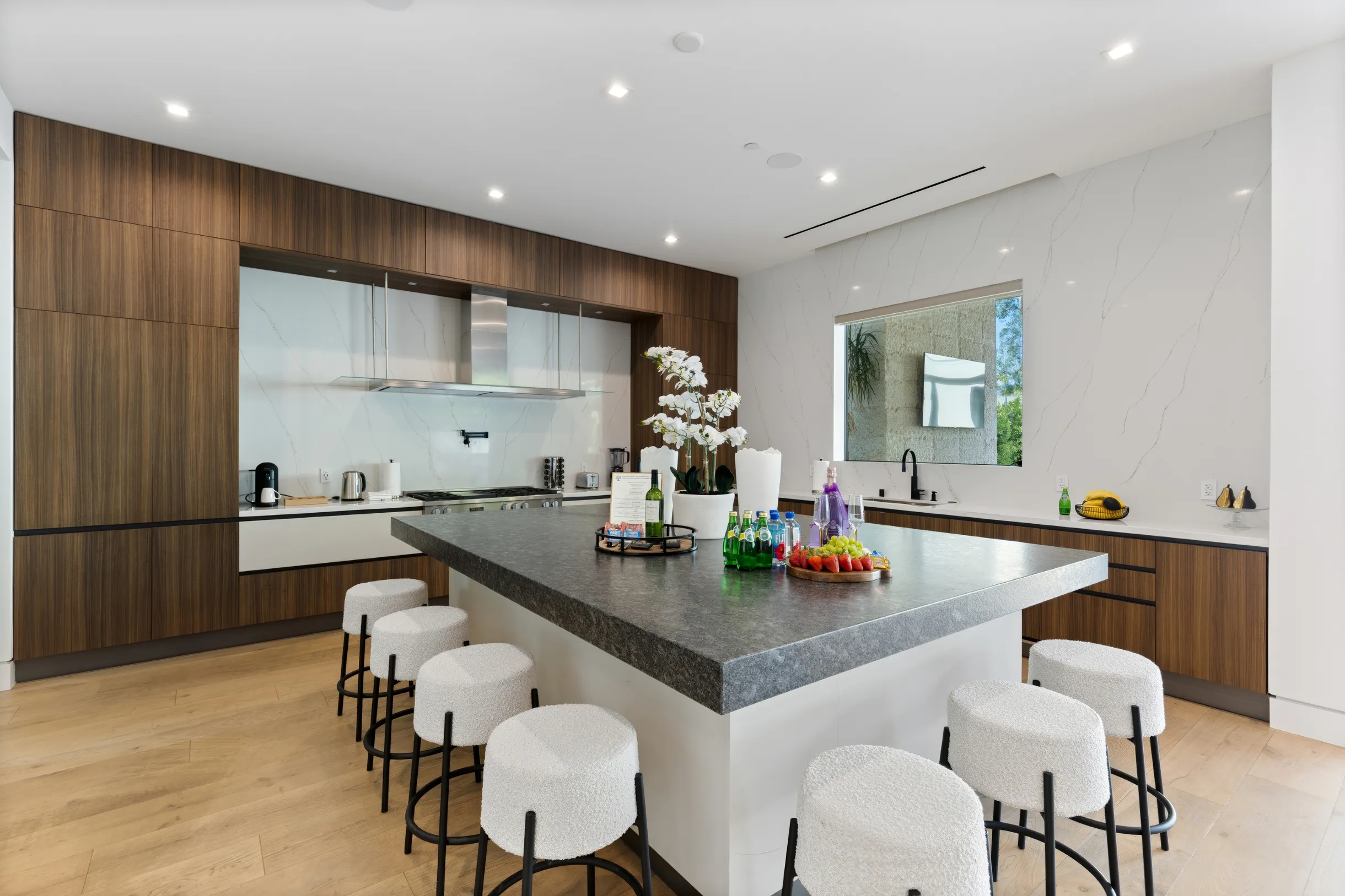 Wander Tarzana Modern #21