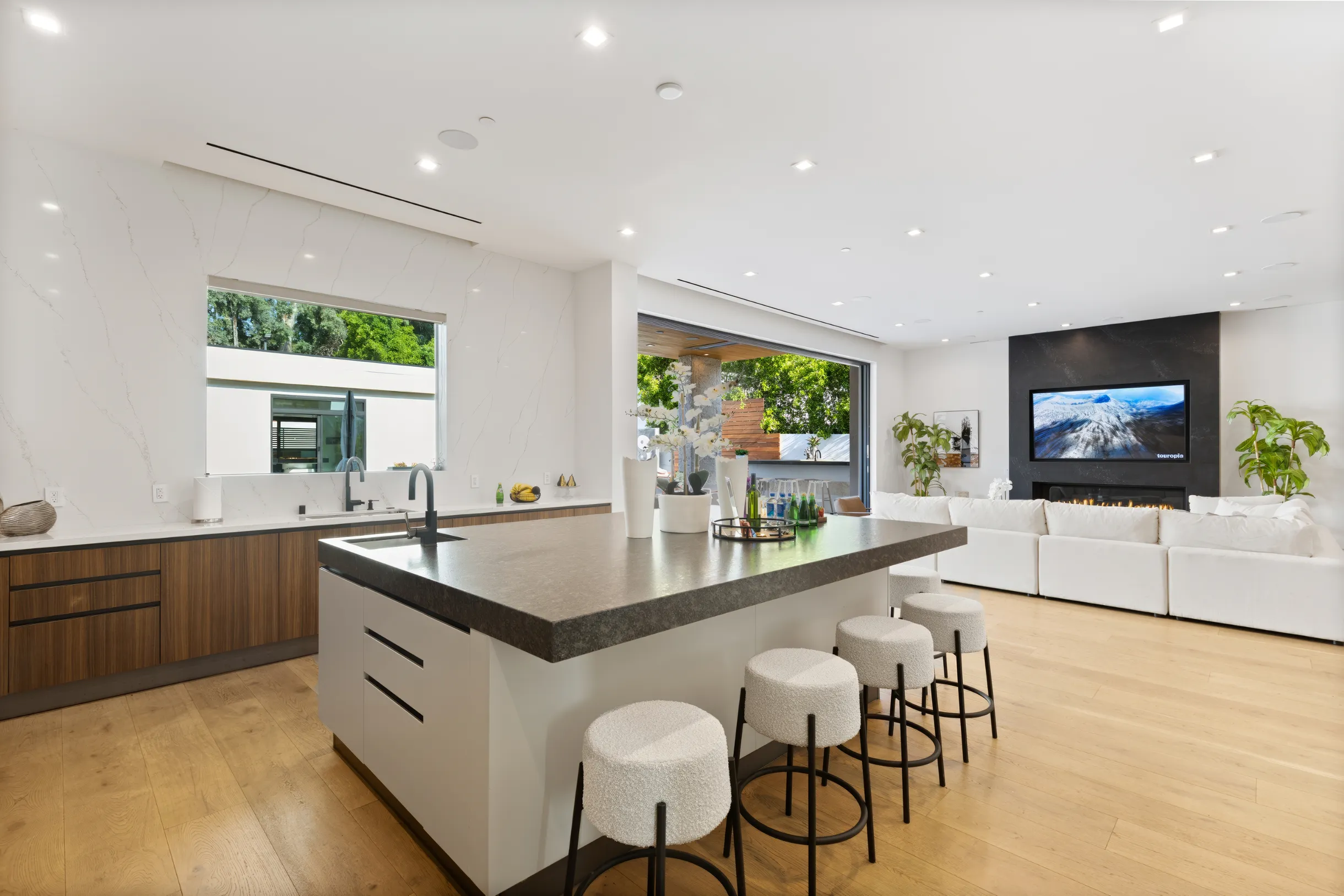 Wander Tarzana Modern #40