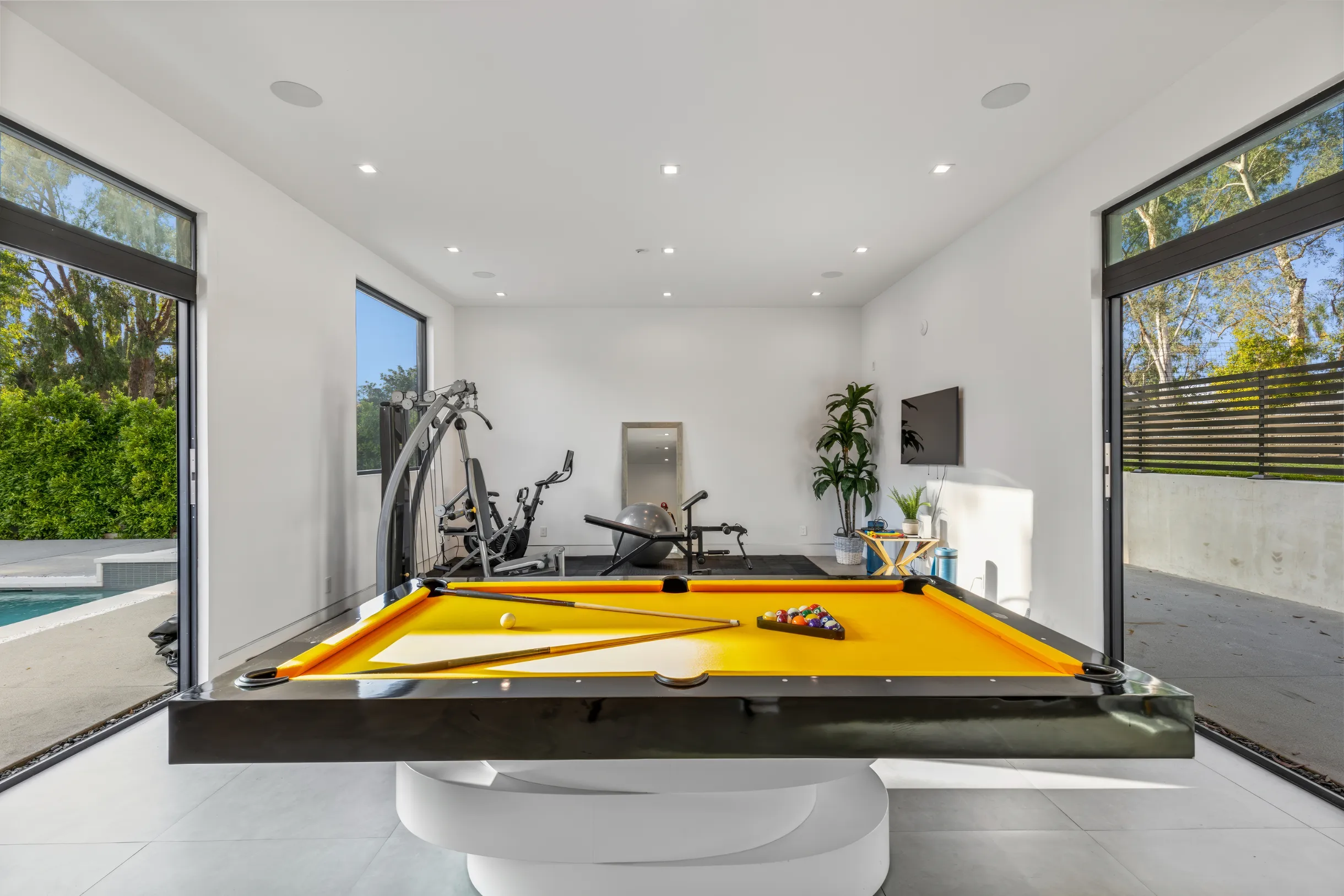 Wander Tarzana Modern #24