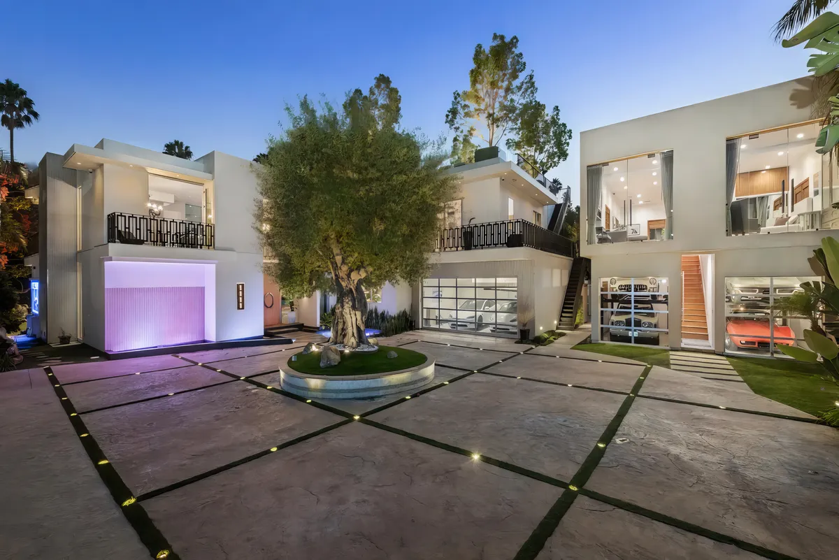 Wander West Hollywood Royale