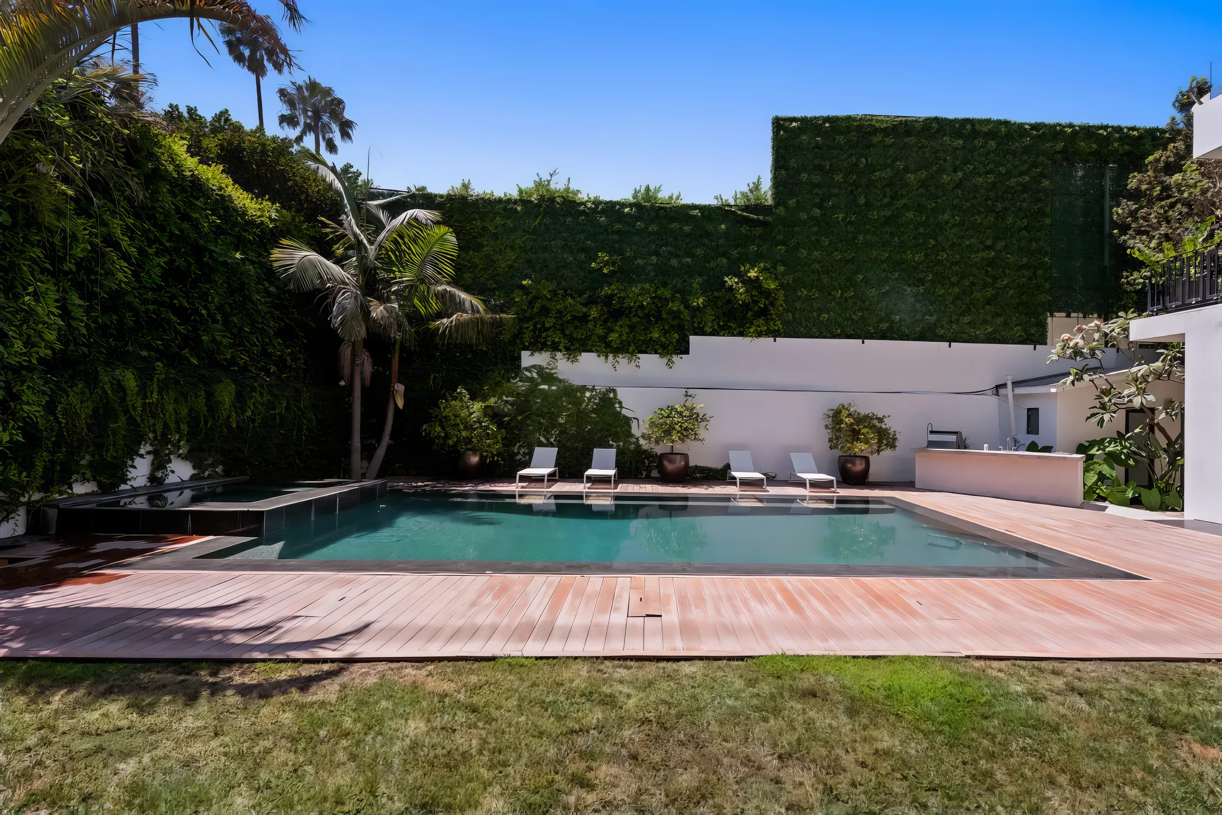 Wander West Hollywood Royale #50