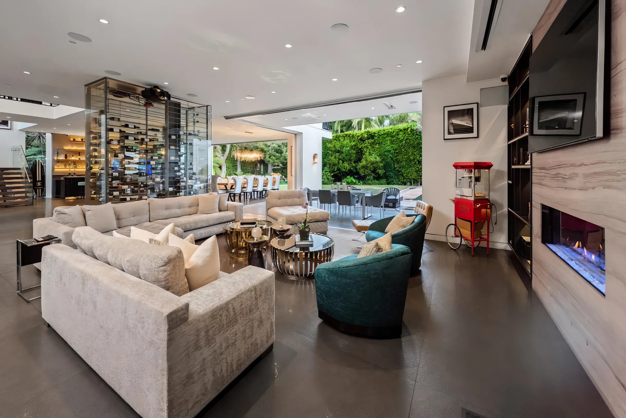 Wander West Hollywood Royale #11