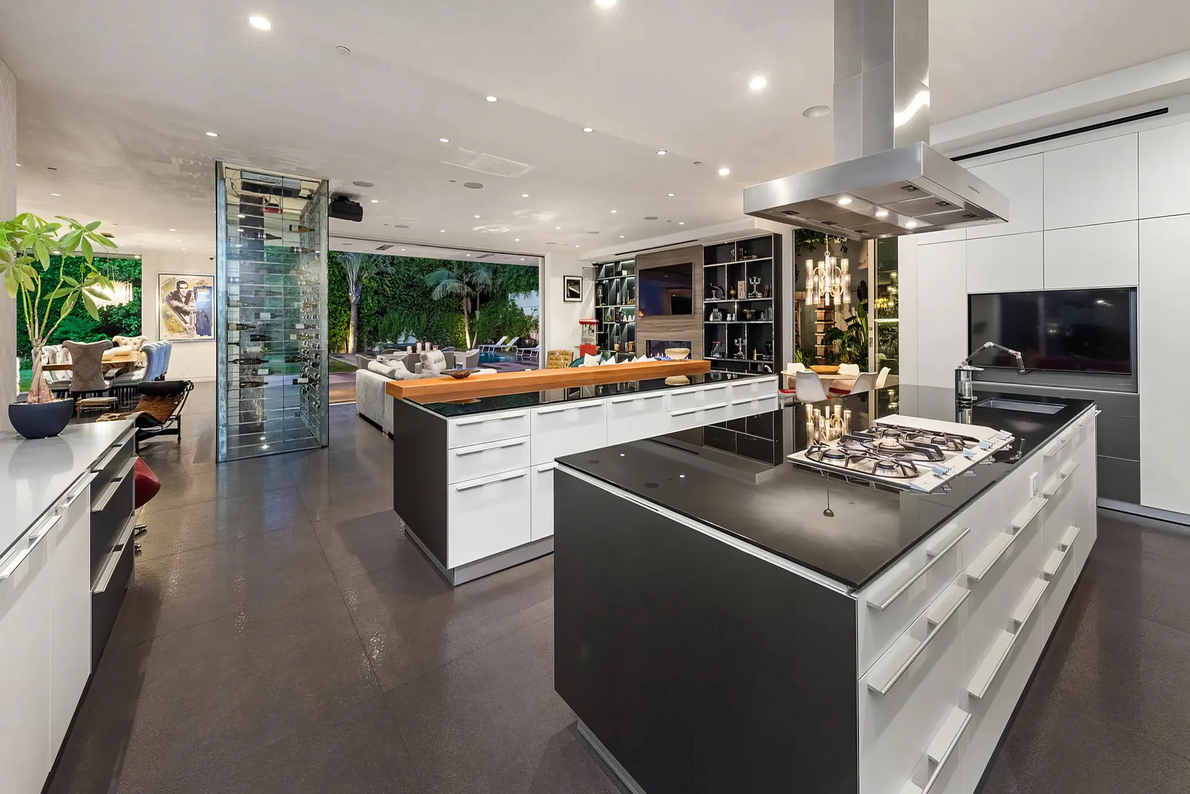 Wander West Hollywood Royale #34