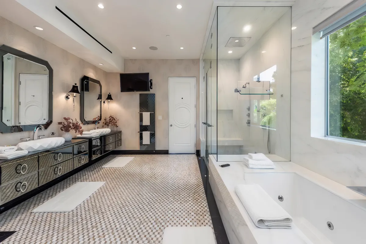 Wander West Hollywood Royale