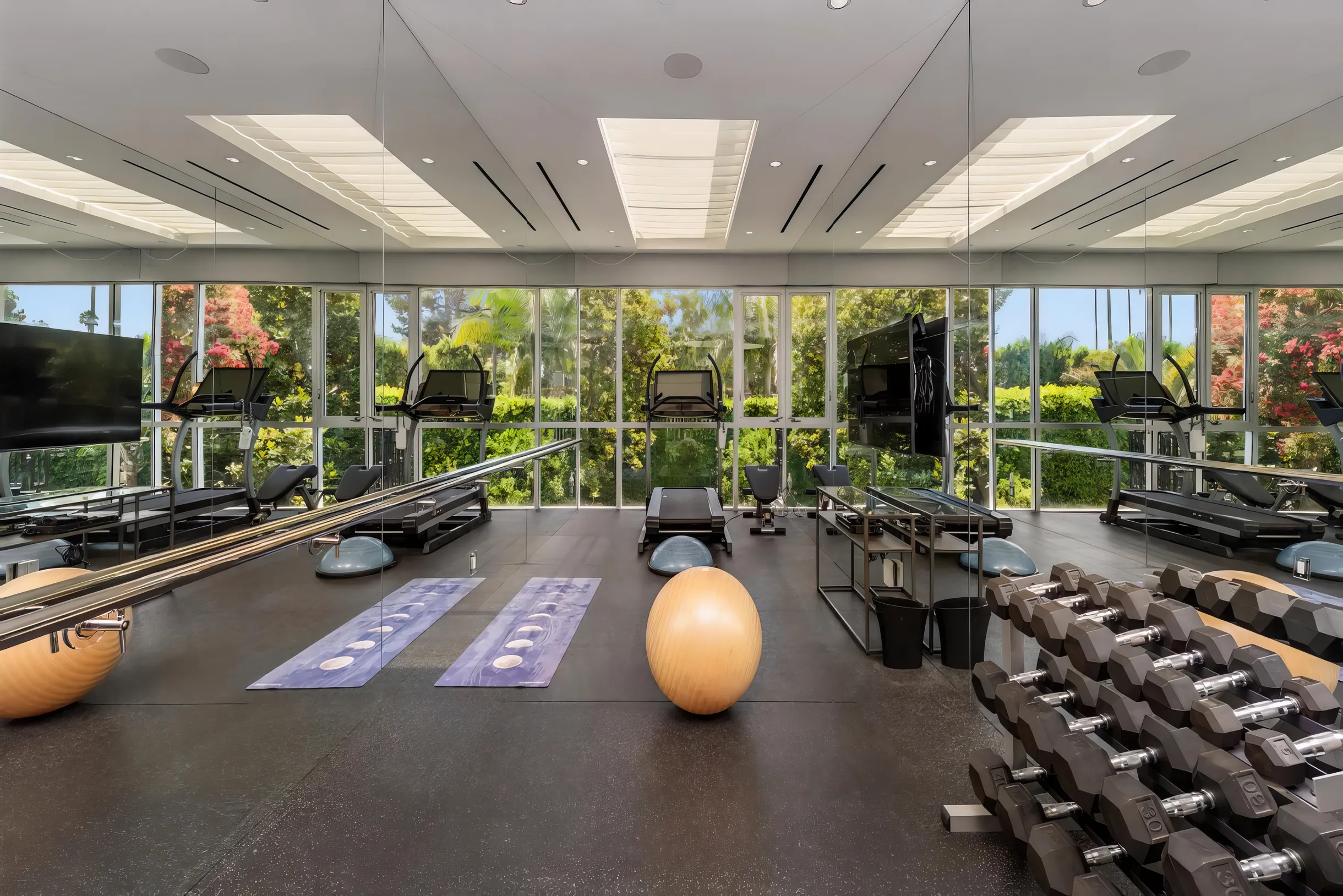 Wander West Hollywood Royale #27