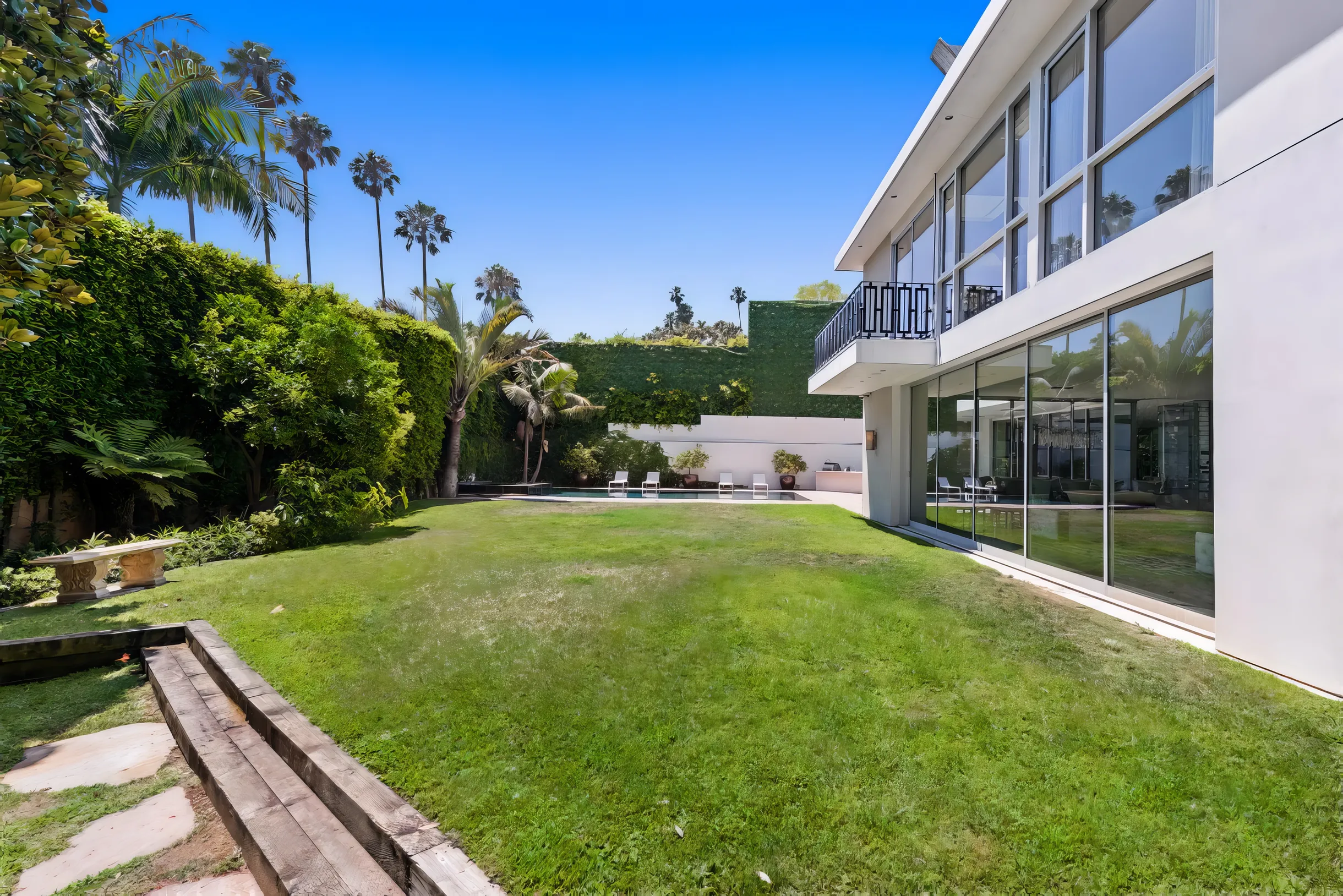 Wander West Hollywood Royale #54