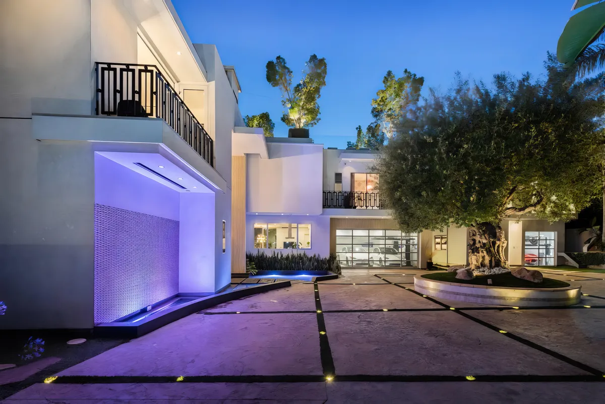 Wander West Hollywood Royale