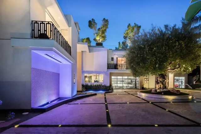 Wander West Hollywood Royale #4
