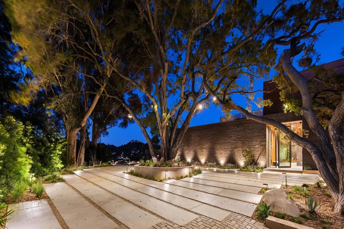 Wander Beverly Hills Oak