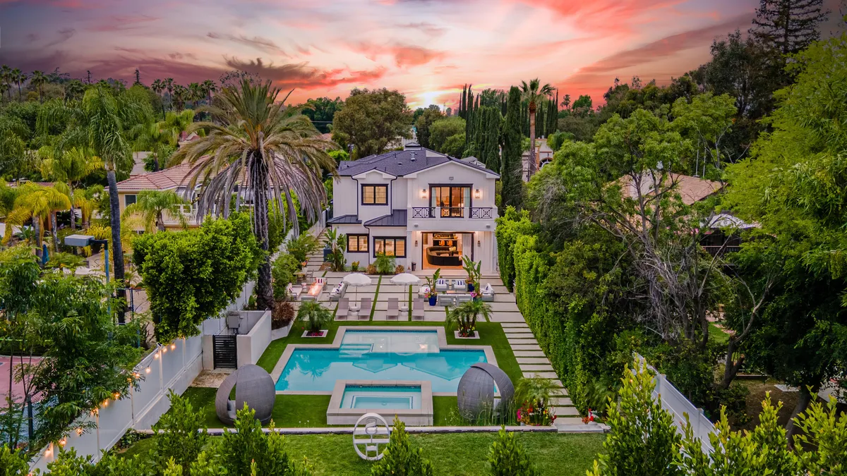 Wander Tarzana Retreat #1