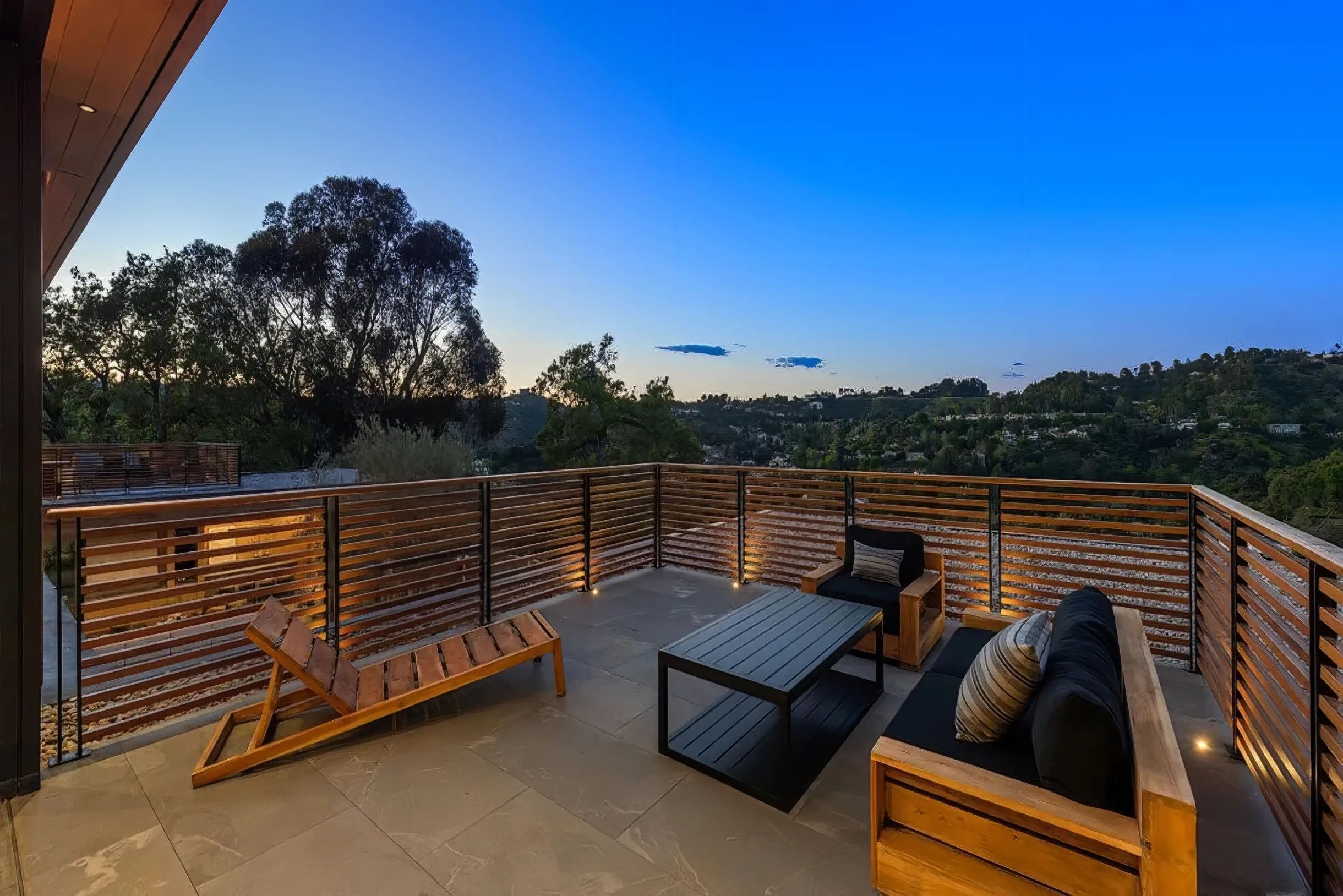 Wander Beverly Hills Oak #19