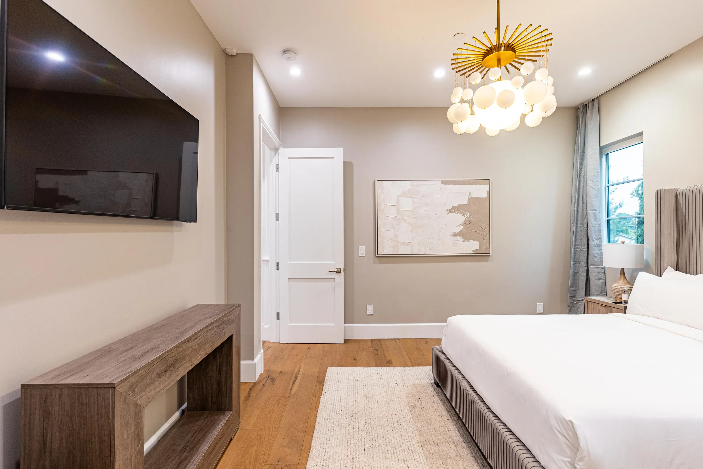 Wander Tarzana Retreat #42