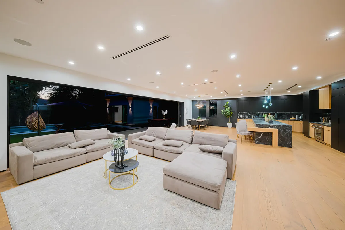 Property in Sherman Oaks, Los Angeles property photo 3