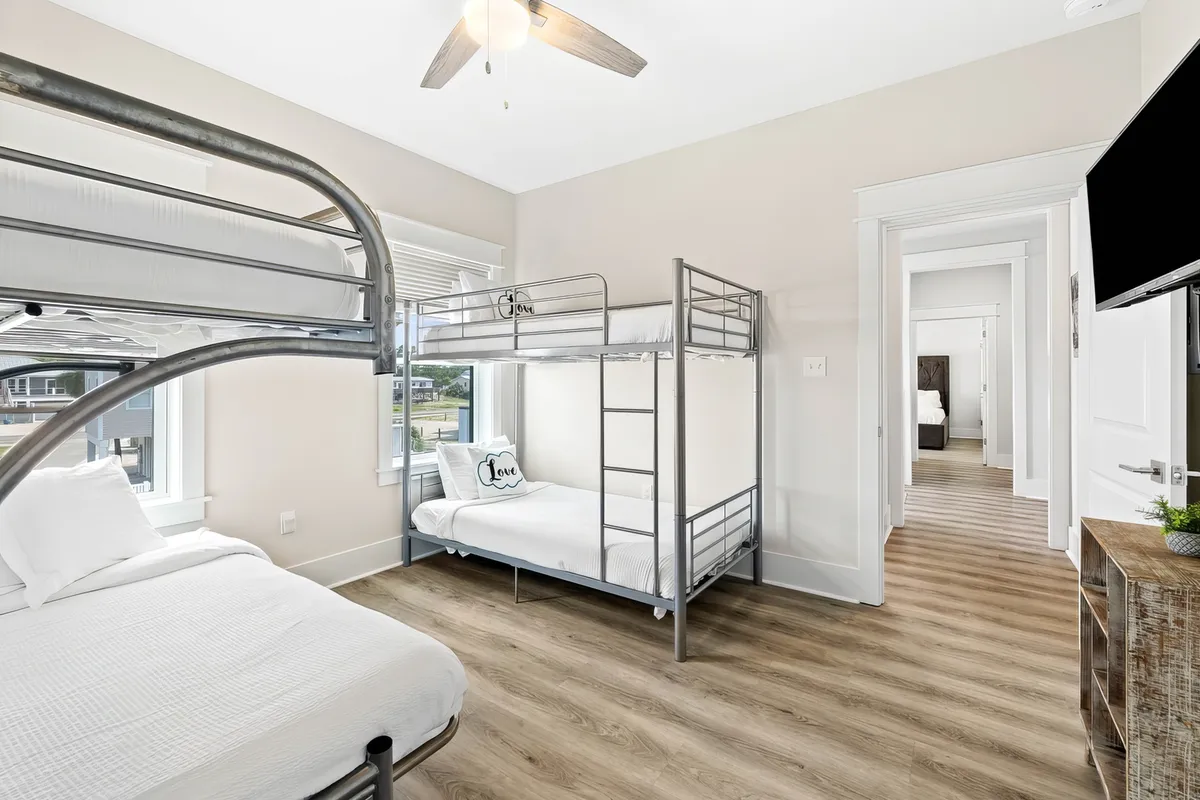 Bunk Bedroom 1 image