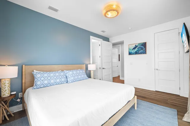 Bedroom 1 image 1