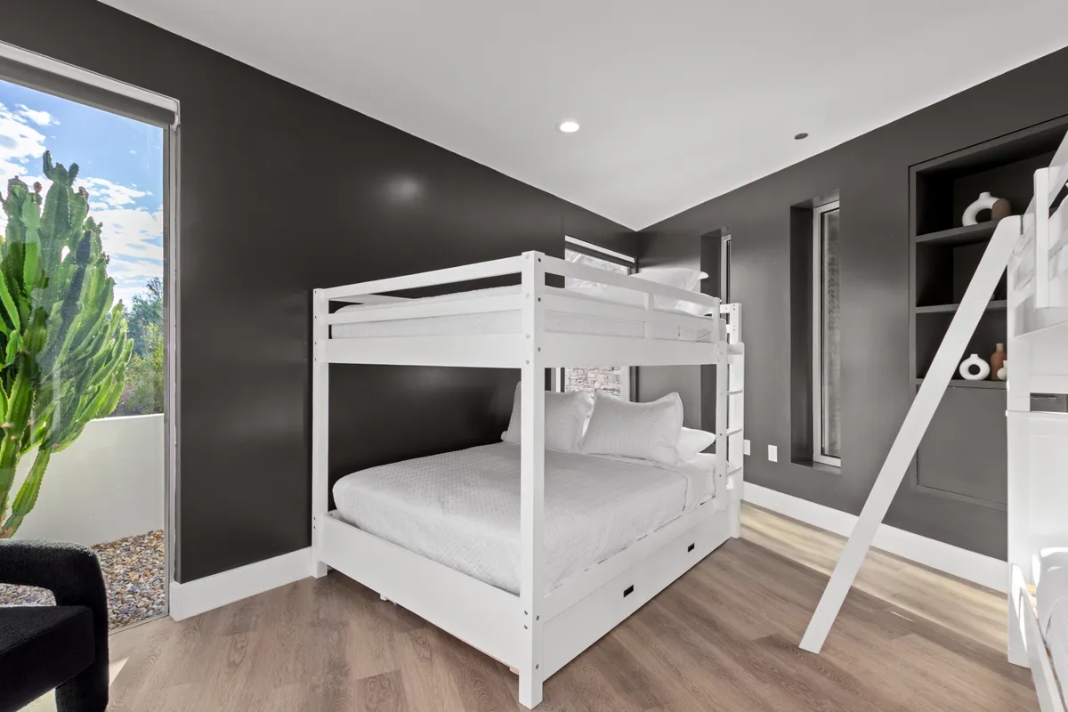 Bunk Bedroom image