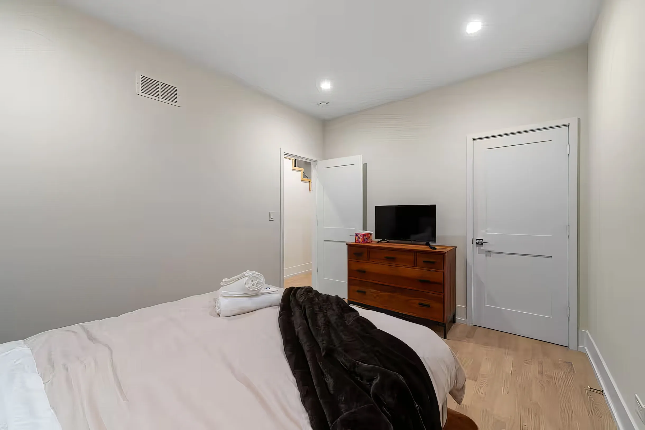 Wander Chicago Modern #33