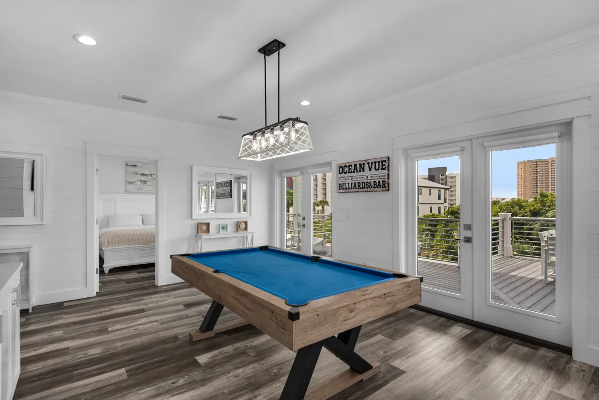 Wander Miramar Beach Emerald