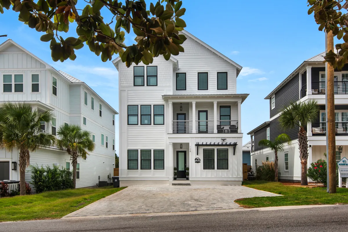 Wander Miramar Beach Emerald