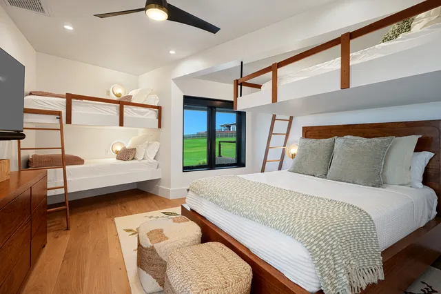 Bedroom 6 image 1