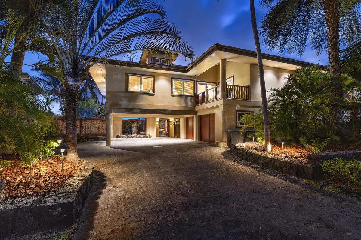 Wander Big Island Cove