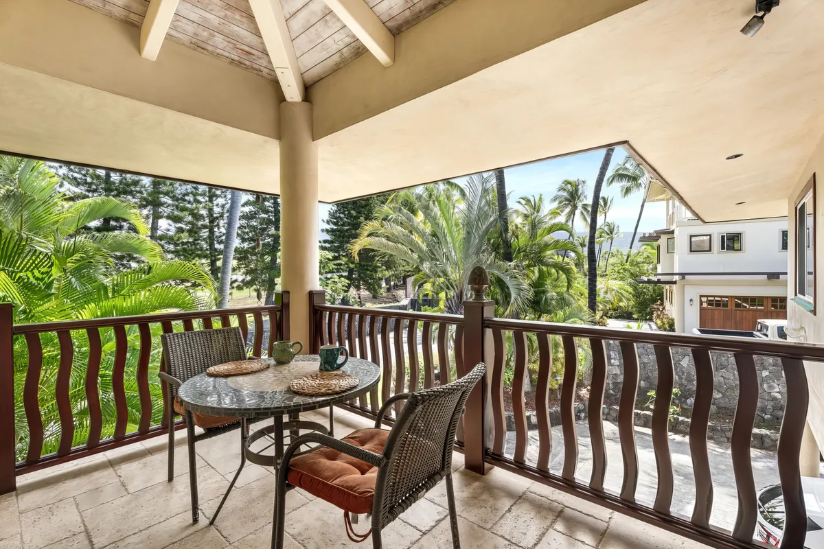 Wander Big Island Cove