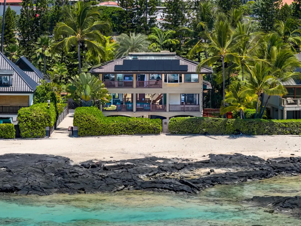 Wander Big Island Cove