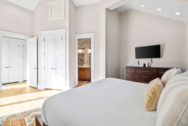Bedroom 1 image 1