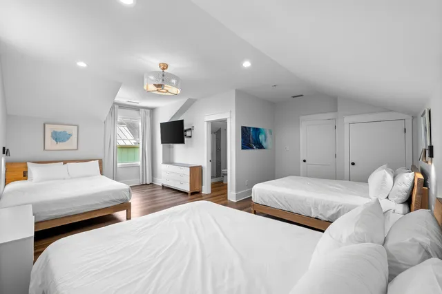 Bedroom 6 image 1
